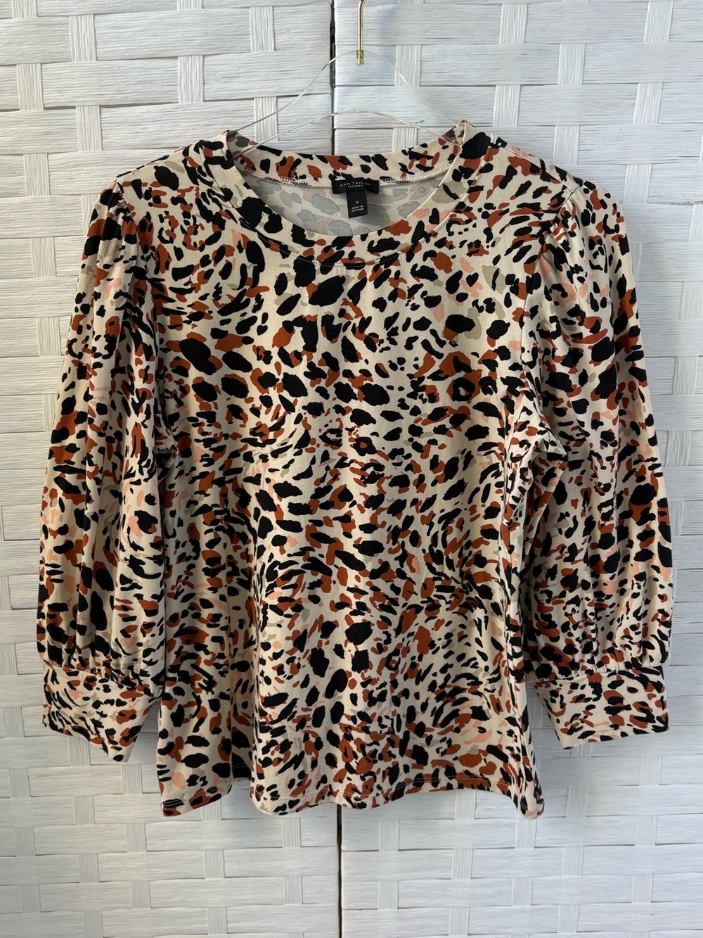 Ann Taylor Factory Size M Cotton Beige Black Rust Animal-Print Puff-Sleeve Top